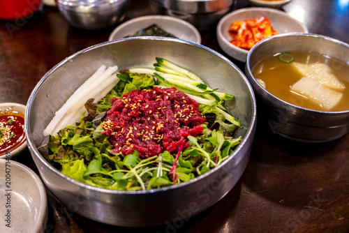 牛肉のユッケ　韓国　ソウル　グルメ　海外旅行