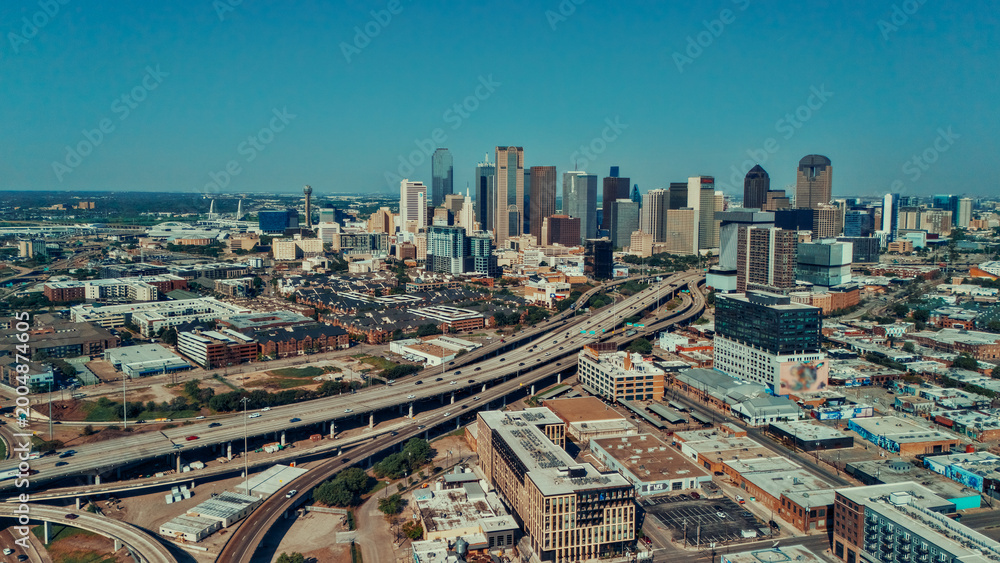 Obraz premium Aerial view of downtown Dallas skyline and freeway interchange