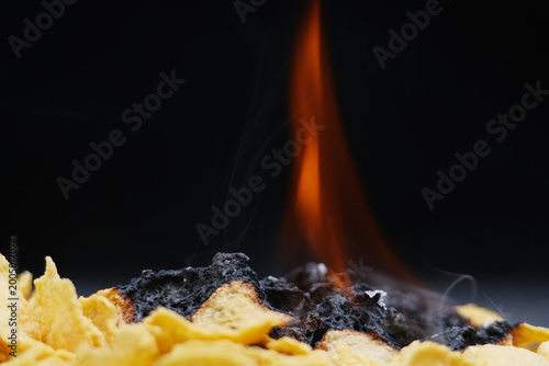 Foto Experiment of corn flakes cereal. It is flammable