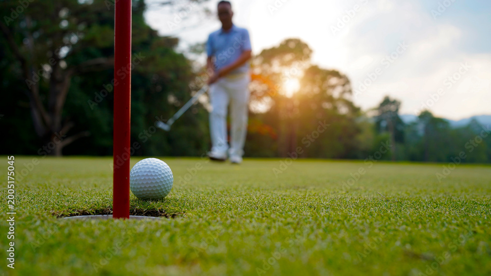 Naklejka premium Golfers are putting golf in the evening golf course golf backglound.