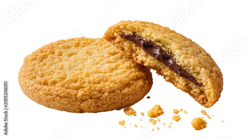 Φωτογραφία Chocolate chip cookie with broken piece and crumbs scattered nearby