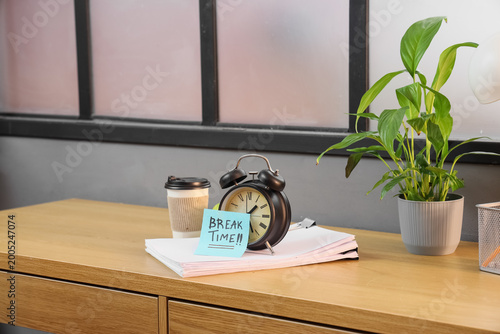Alarm clock and sticky note...