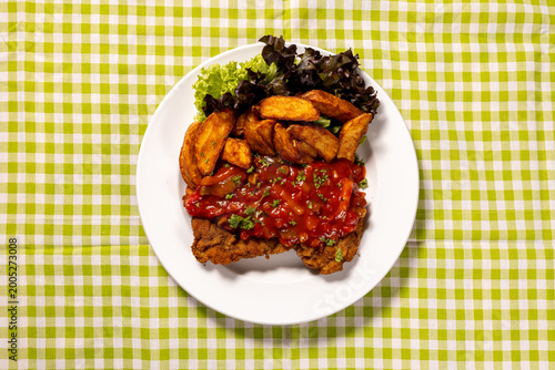 Paprika-Sauce Letscho - Zigeuner Schnitzel, Schnitzel mit Letscho - Paprika Sauce und KAtroffelspalten