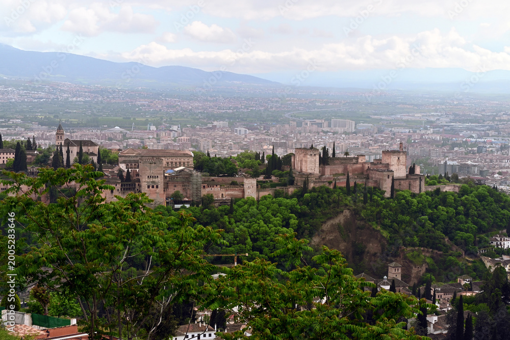 Fototapeta premium L'Alhambra de Grenade vue du mirador de San Miguel Alto