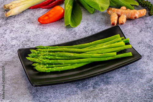 Tableau sur toile Gourmet steamed green asparagus stems