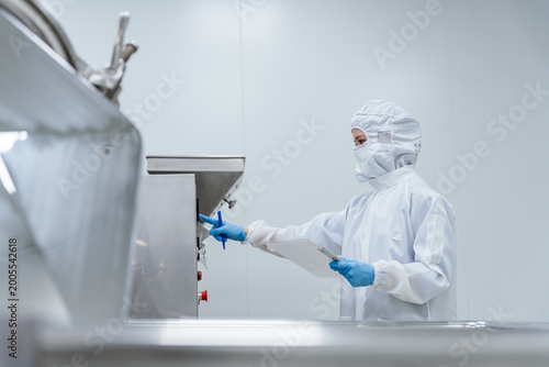Canvastavla Person in full protective gear operates industrial equipment