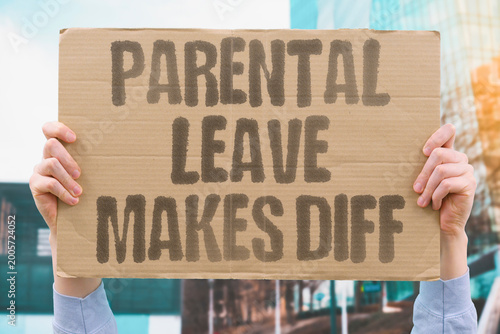 Fotografie "Parental Leave Makes Diff" Extended parental leave policies correlate with documented birth rate improvements