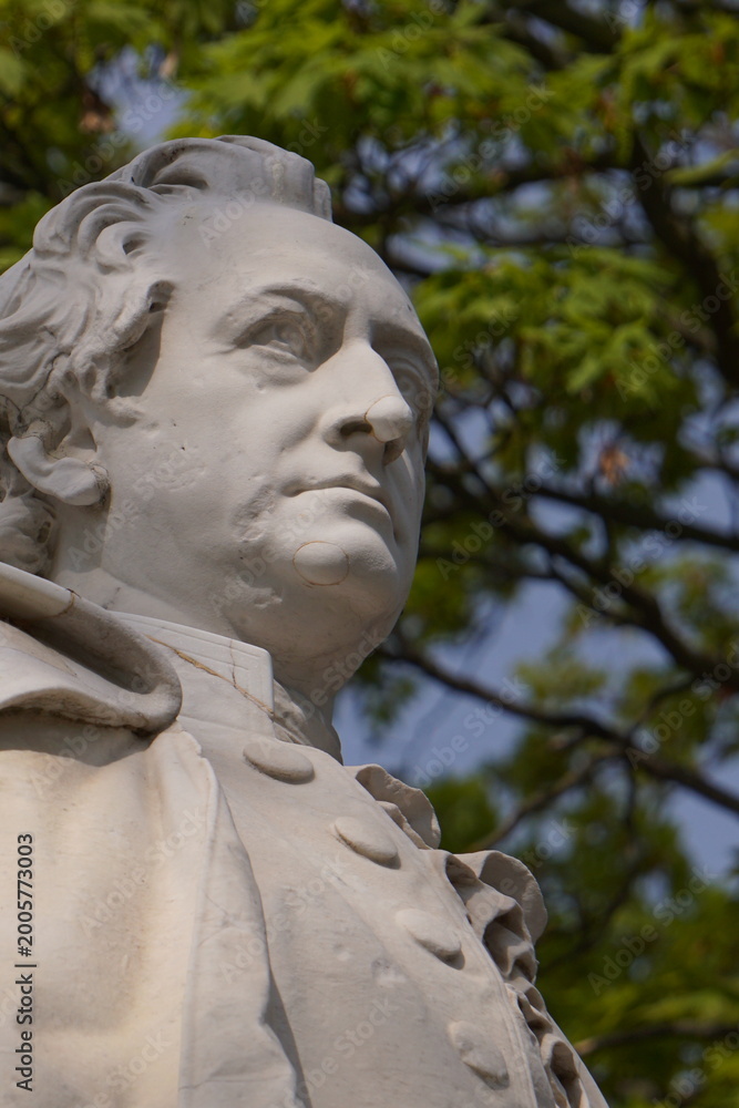Fototapeta premium Vertical close up portrait of the statue of German writer Johann Wolfgang von Goethe on Goethe Memorial in Tiergarten Park, Berlin, Germany