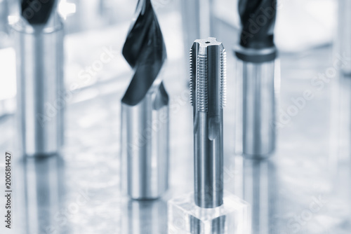Canvastavla industrial drilling milling metal cutting tool with carbide cutter insert in workshop