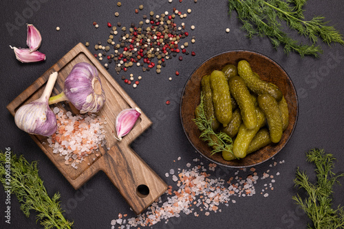 Valokuva Pickled gherkins with garlic, dill, and various spices