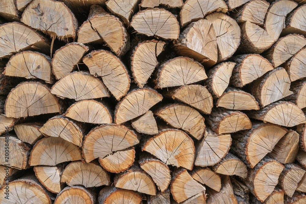 Fototapeta premium Pattern of stacked chopped firewood logs for winter heating and fireplace