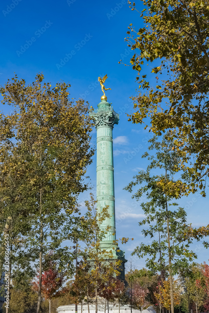 Obraz premium Paris, place de la Bastille, column with statue of the golden angel