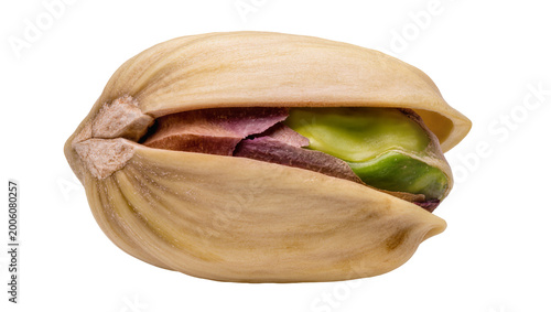 Foto Single pistachio nut with green kernel and purple skin, isolated on transparent