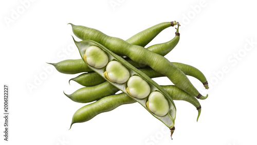 Foto Fresh green fava beans one pod opened revealing plump seeds, isolated on transpa