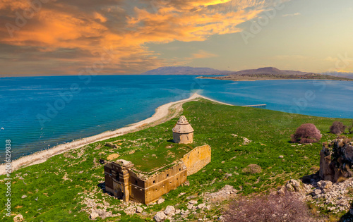 Photos Çarpanak Island is an island located in the northeastern region of Lake Van, in the Çitören Village area of ​​Van province