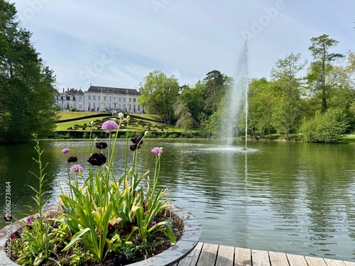 Le château de la Source est un château français situé à Orléans dans le département du Loiret en région Centre-Val de Loire. Il est situé le long du cours du Loiret, en surplomb du miroir d'eau.