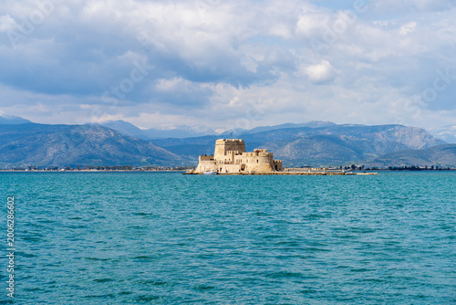 Konstfotografi Castel da Mar chiamato Bourtzi, a Nauplia (Nafplio), Grecia