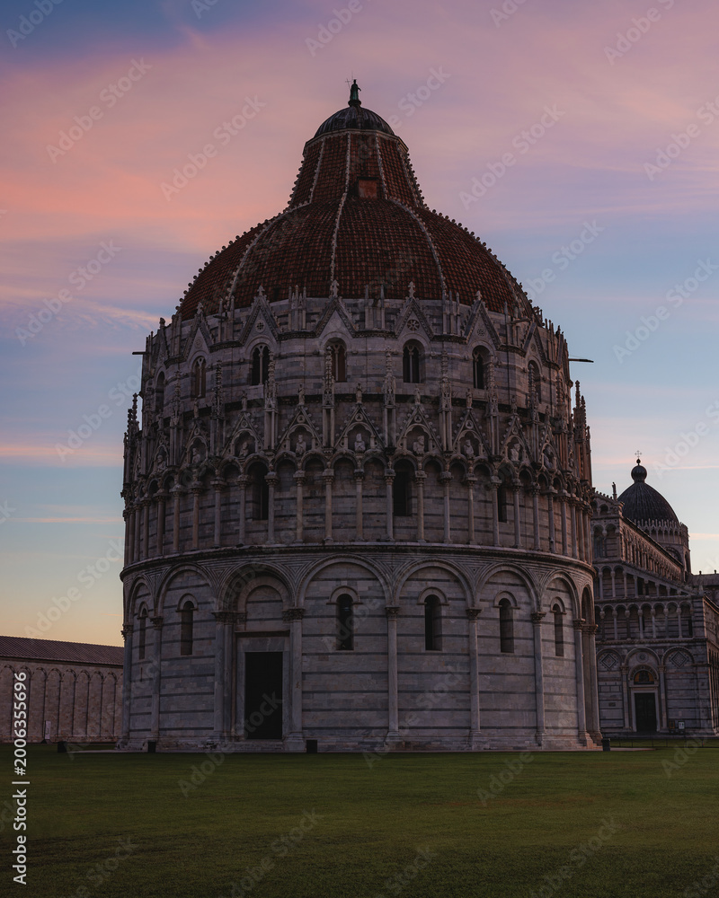 Fototapeta premium Pisa tower ar sunrise