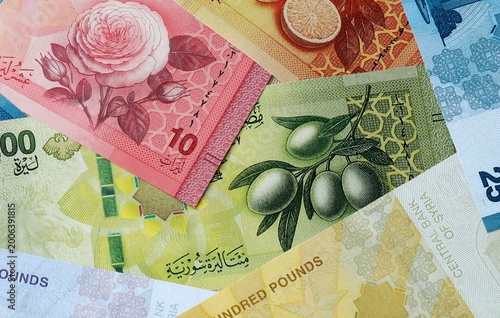 Fotografie Syrian pound money banknotes bunch on table
