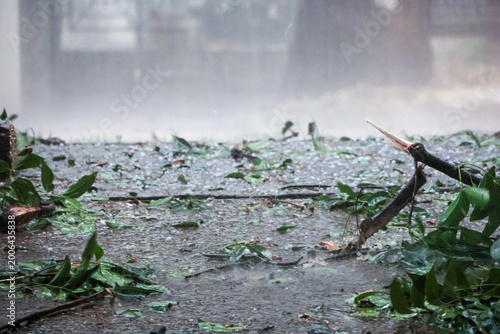 Billede på lærred Bangalore, India, 18th April 2026: Severe Monsoon Rainstorm with Hailstorm and S