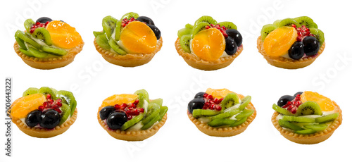 Fotografía Colorful fruit tarts on a white background with various fruits and toppings arra