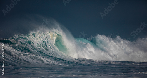 Canvas Print Huge waves crashing in ocean