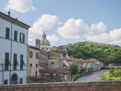 Cuadro en lienzo View of Pontremoli, Lunigiana, Italy.