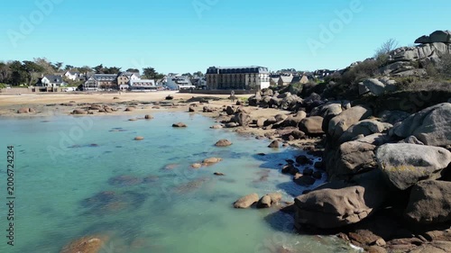 Vue aérienne de la Côte de Granit Rose en Bretagne - France
