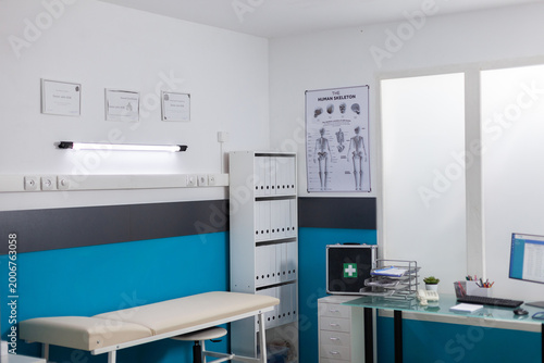 Quadro su tela Nobody in office with medical equipment and instruments