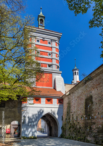 Rotes Tor, auch Spitaltor oder Haunstetter Tor, Torturm der Augsburger Stadtbefestigung, Augsburg, Schwaben, Bayern, Deutschland, Europa