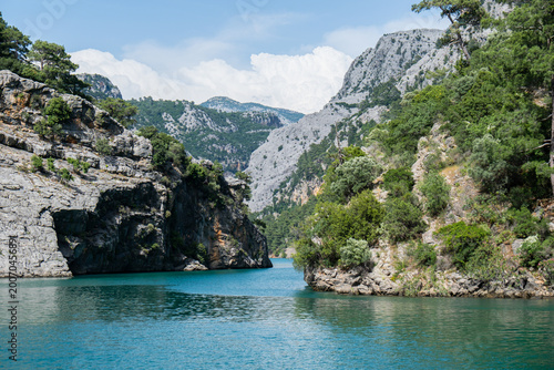 Foto Panoramic Landscape view on green canyon Antalya Turkey with turquoise water mountain cliffs and green forest