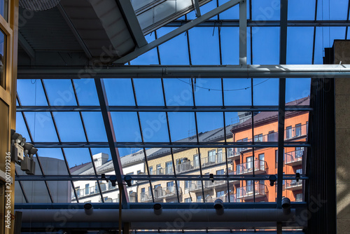 Quadro em tela Stockholm, Sweden A modern glassed in rooftop in the Solna Mall, or Solna Centrum