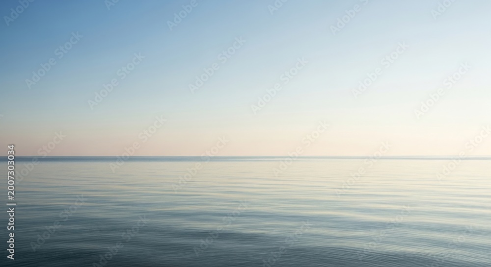 Obraz premium Calm Ocean Horizon Meeting Soft Sky