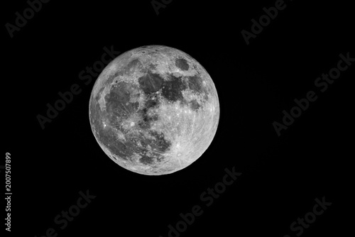 Fotografía Serene lunar landscape highlighting crater textures and starry background, fullm