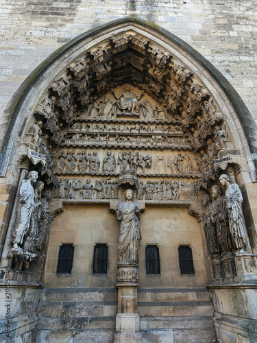 Canvas-taulu A wide architectural shot of the North Portal of Reims Cathedral