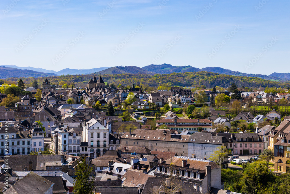 Obraz premium Panoramic view of the Sainte-Marie district and its cathedral from the heights of the Sainte-Croix district in Oloron-Sainte-Marie