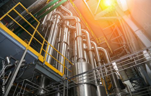 Fotografía Large metal pipes in a factory setting convey industrial operations during the d