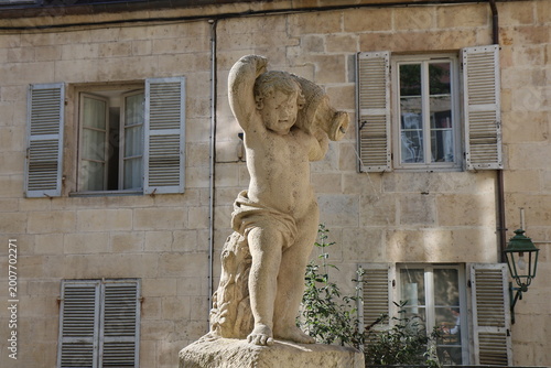 Vieille fontaine, ville de Dole, département du Jura, France