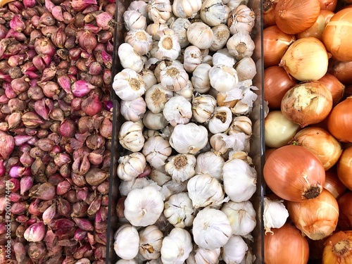 Foto Shallots, Garlics, and Onions Shelf Stock
