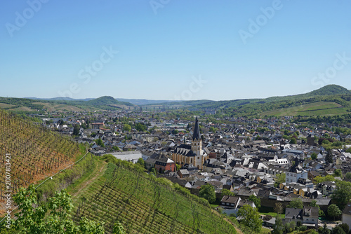 Photos Blick von den Weinbergen auf Ahrweiler, Panorama der Stadt in Rheinland-Pfalz, R