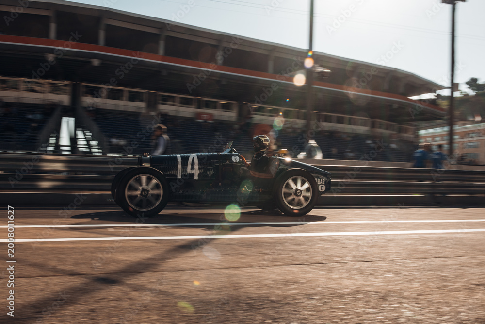 Fototapeta premium Old F1 cars at the Monaco historic gran prix