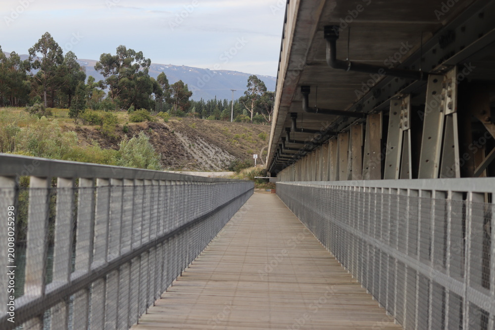 Fototapeta premium beautiful scenic architecture of a bridge in bannockburn