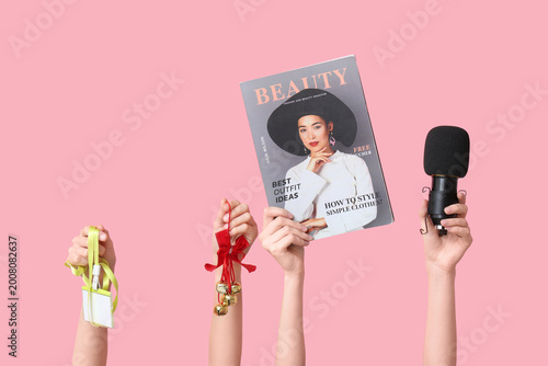 Journalist's female hands w...