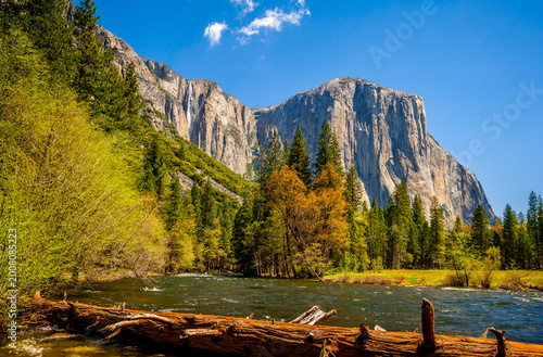 Photos El Capitan and the Merced River in Yosemite National Park in California