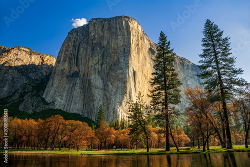 Photos El Capitan and the Merced River in Yosemite National Park in California