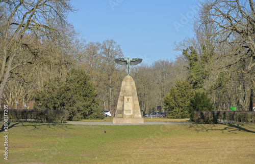 Photos Otto-Lilienthal-Denkmal von Peter Breuer, Bäkepark, Steglitz, Berlin, Deutschlan