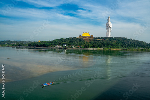 Bild auf Leinwand Tuong Phat Quan The Am Bo Tat Buddhist statue Quang Ngai Vietnam