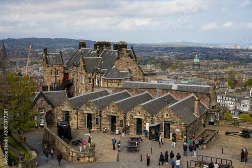 Tableau sur toile Edinburgh Castle, one of Scotland’s most iconic landmarks, stands atop Castle Rock