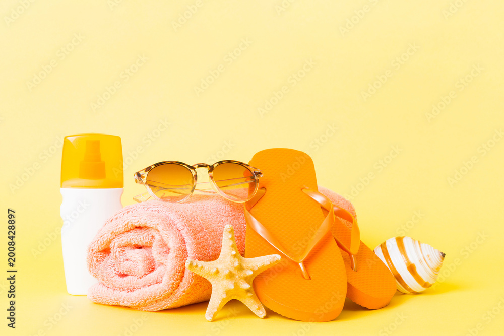 Obraz premium Top view composition of flip flops placed with beach accessories perspective view on table background. Tropical summer vacation concept Flat lay