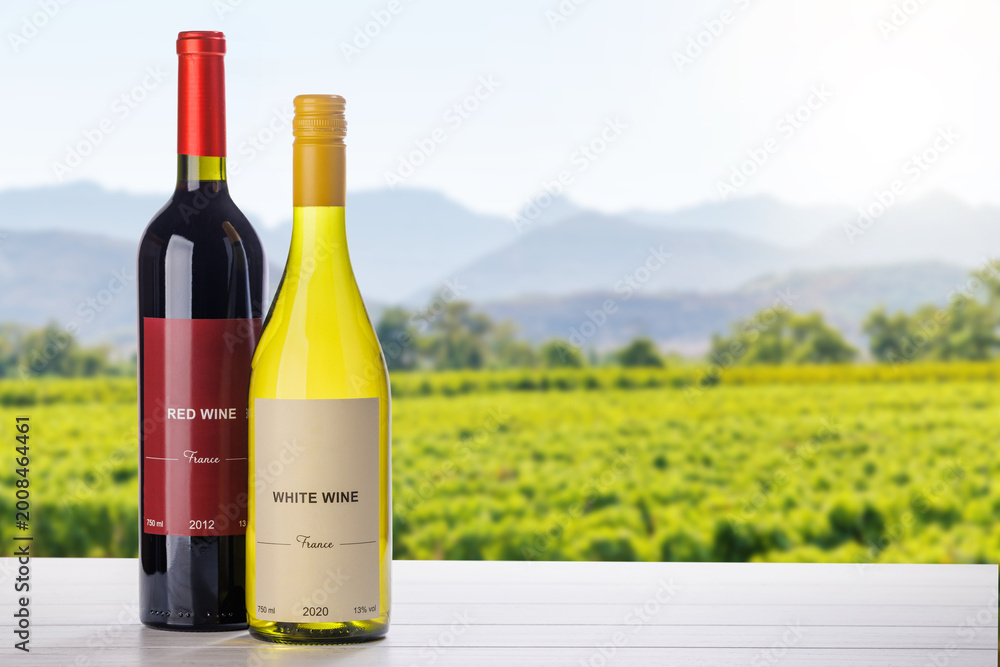 Obraz premium Wine bottles mockup in sunlit vineyard